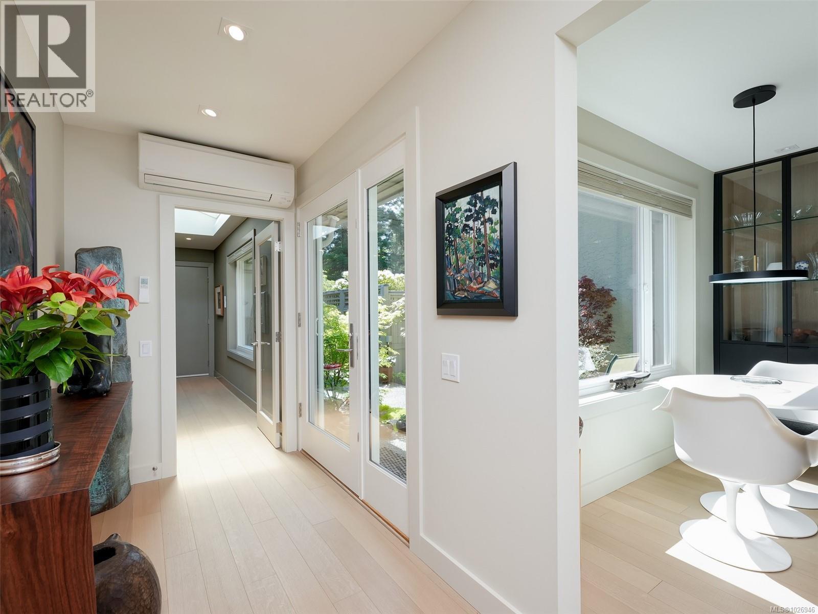 603 2829 Arbutus Road, Saanich