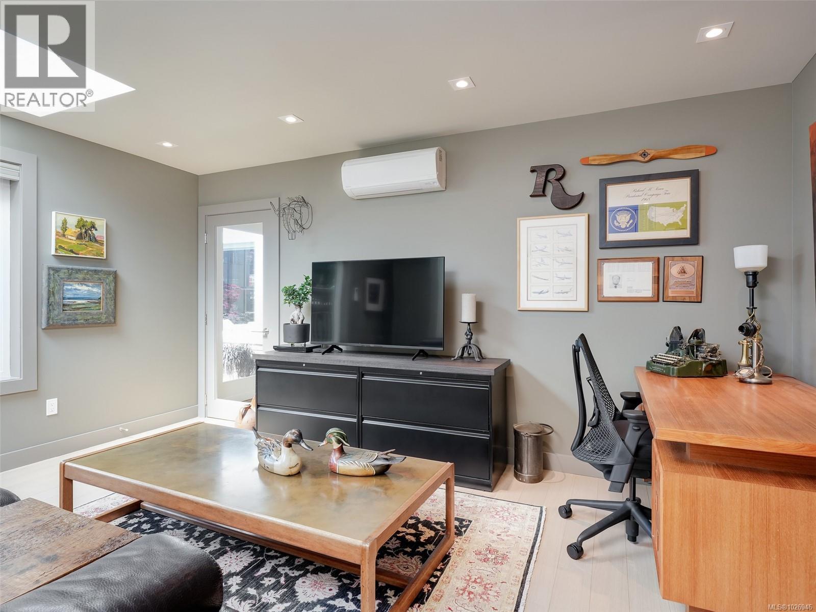 603 2829 Arbutus Road, Saanich