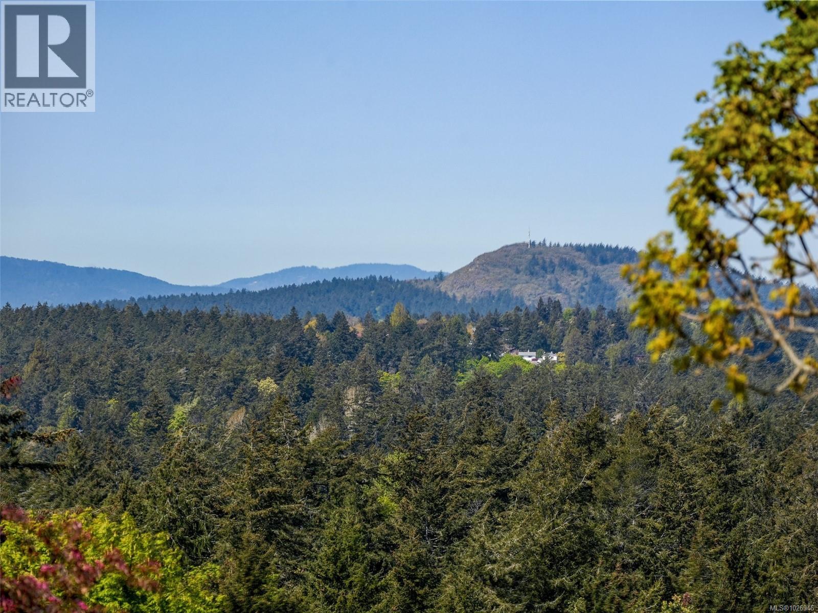 603 2829 Arbutus Road, Saanich