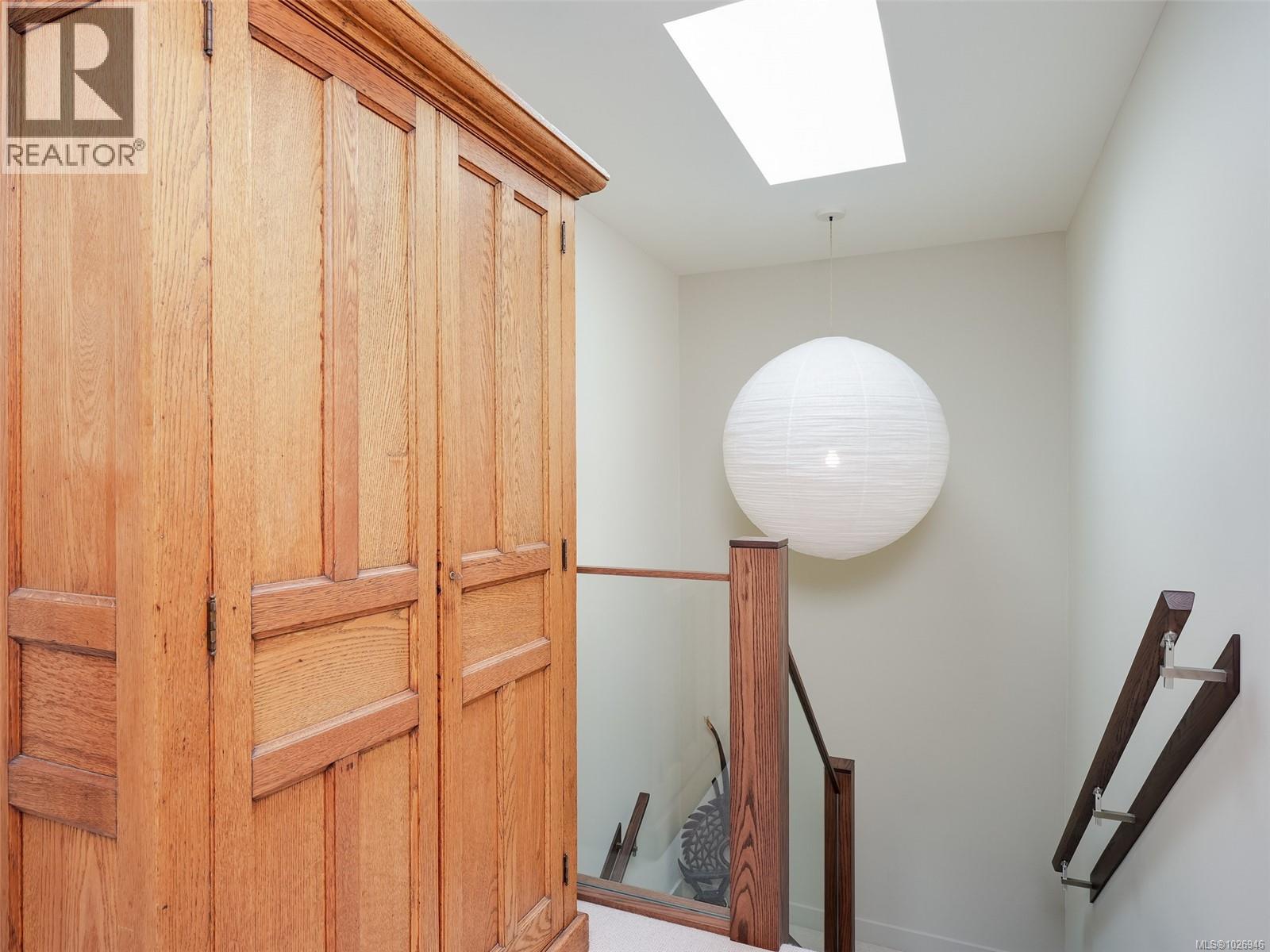 603 2829 Arbutus Road, Saanich