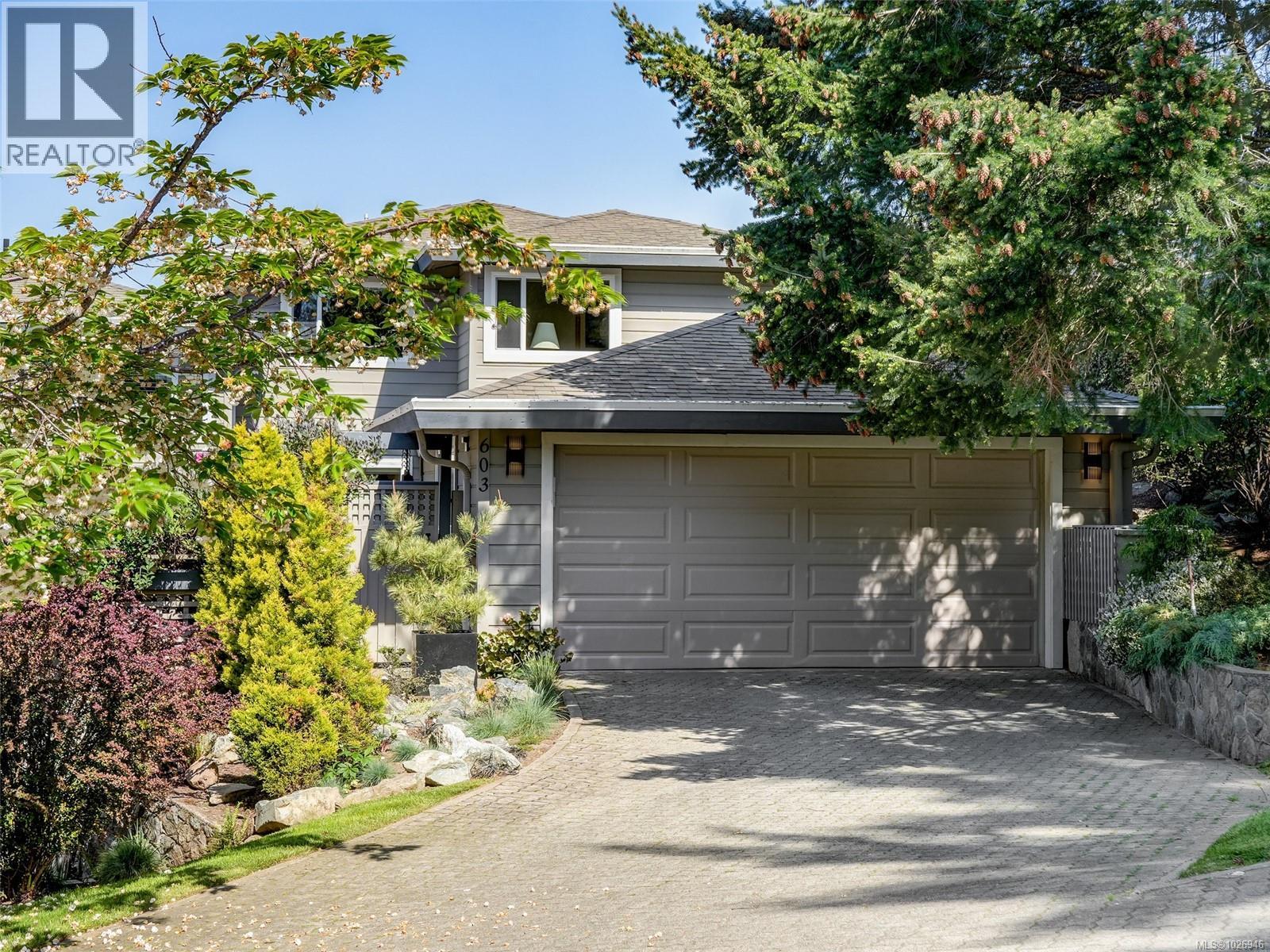 603 2829 Arbutus Road, Saanich