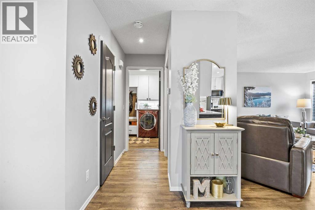 390 Cove Road - Photo 5 of 50, Chestermere, Alberta