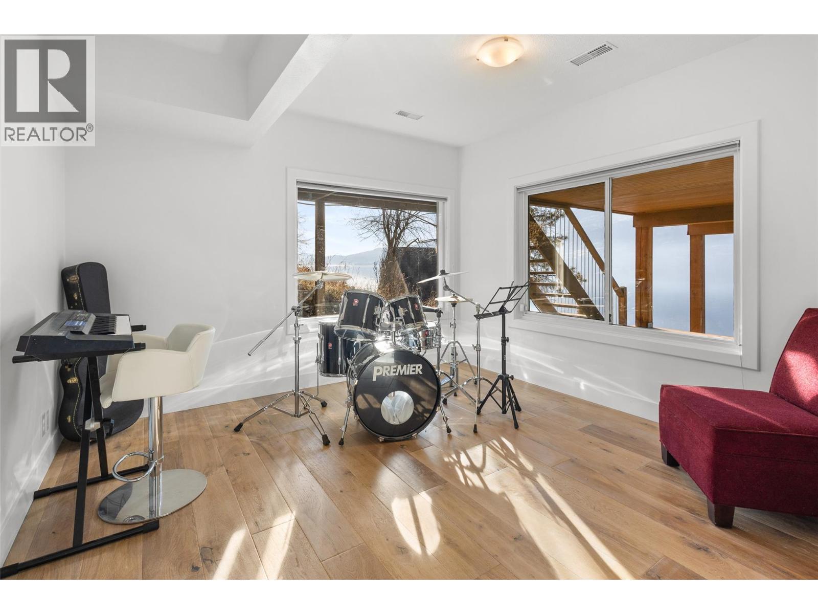  2100 Dewdney Road, Kelowna