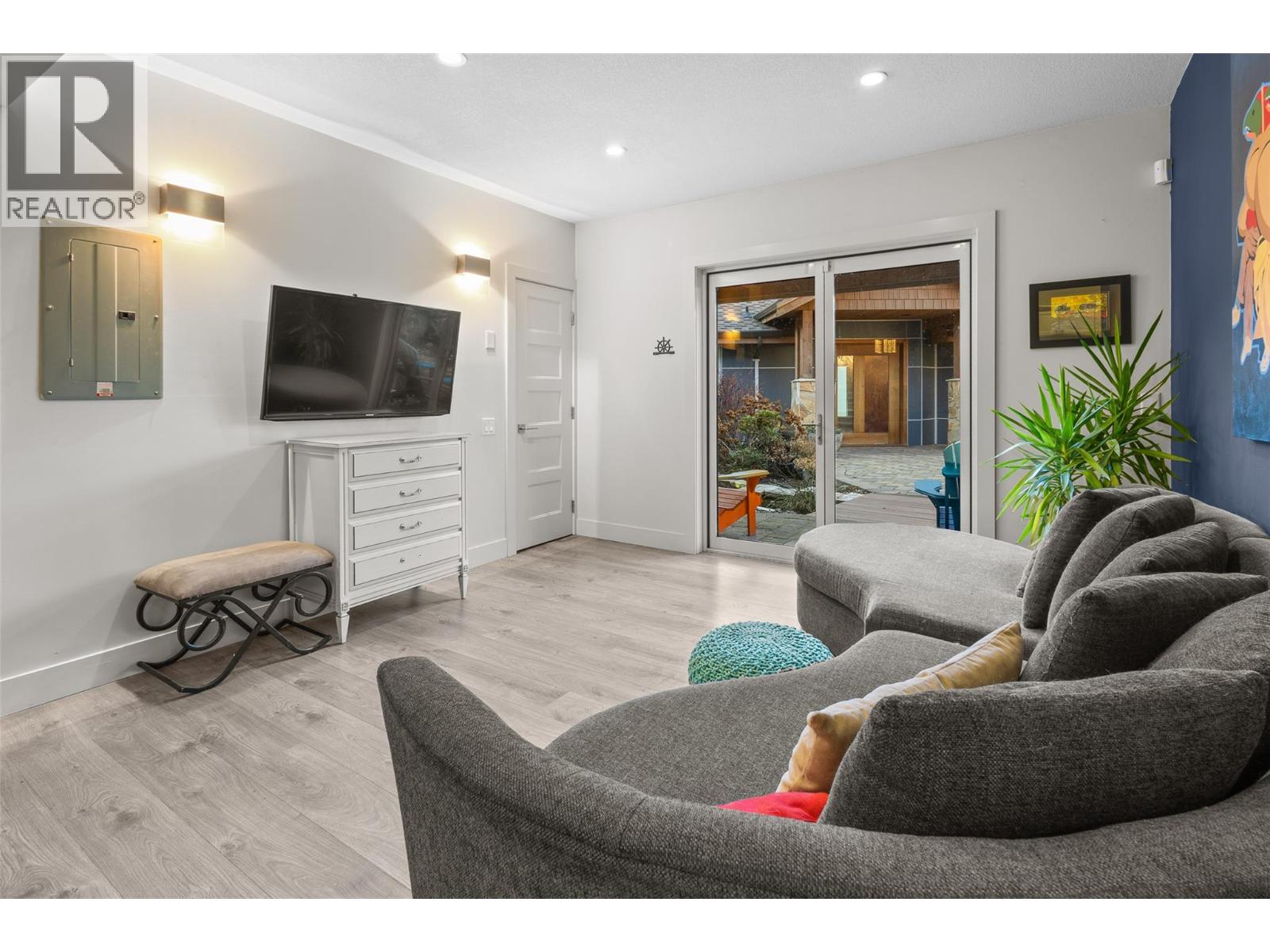  2100 Dewdney Road, Kelowna