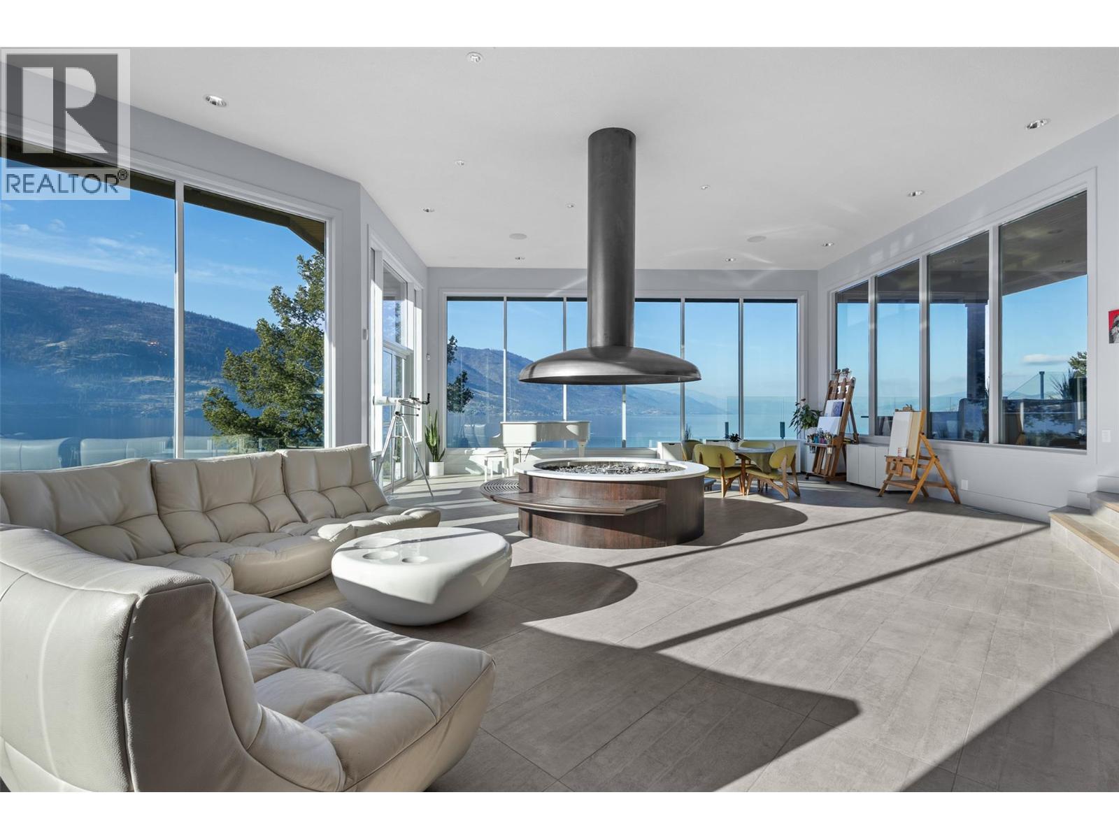  2100 Dewdney Road, Kelowna