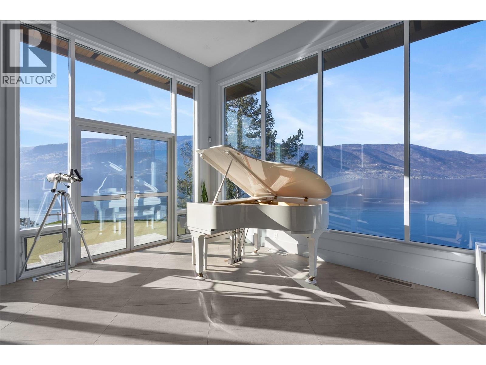  2100 Dewdney Road, Kelowna