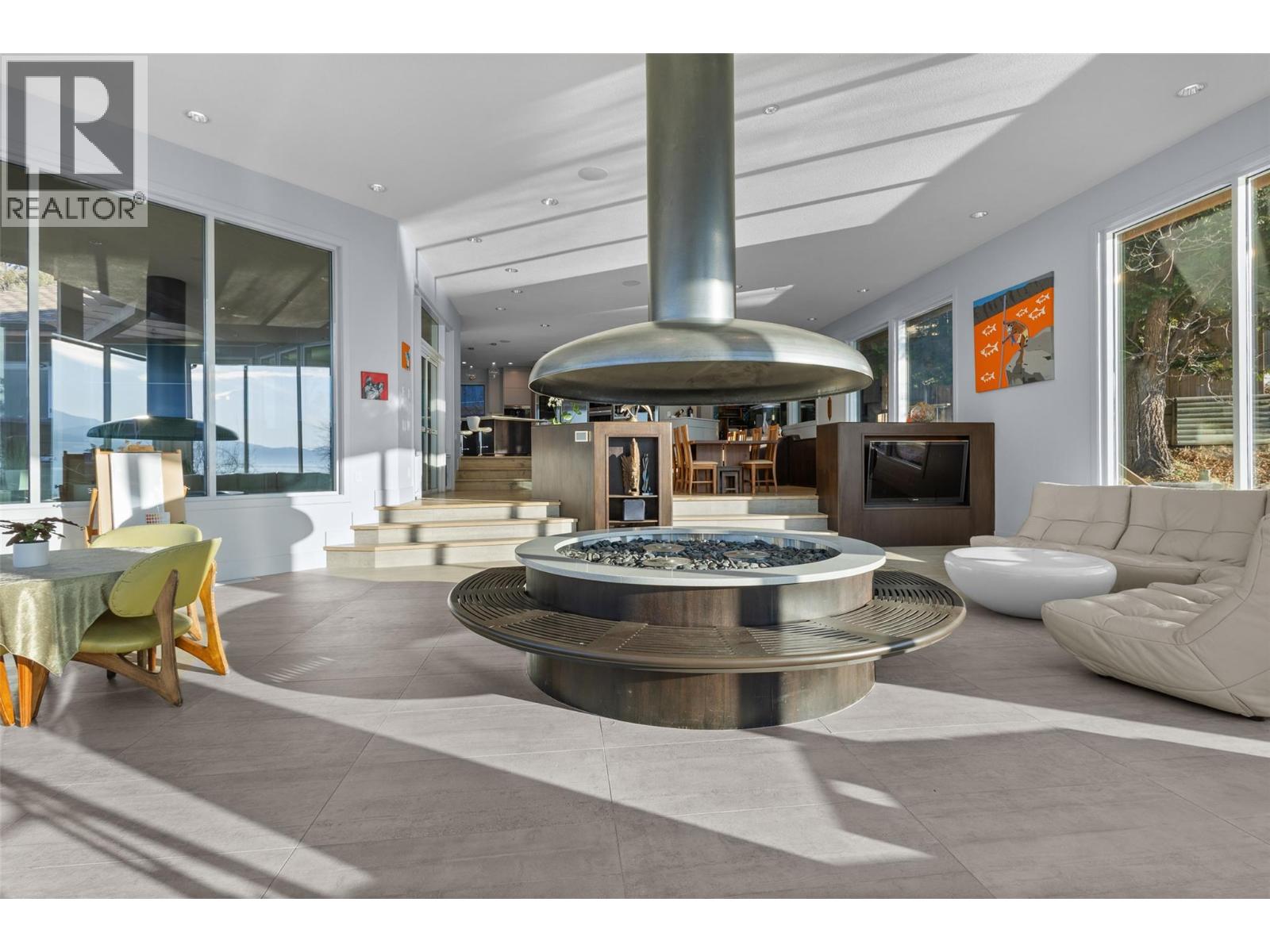  2100 Dewdney Road, Kelowna