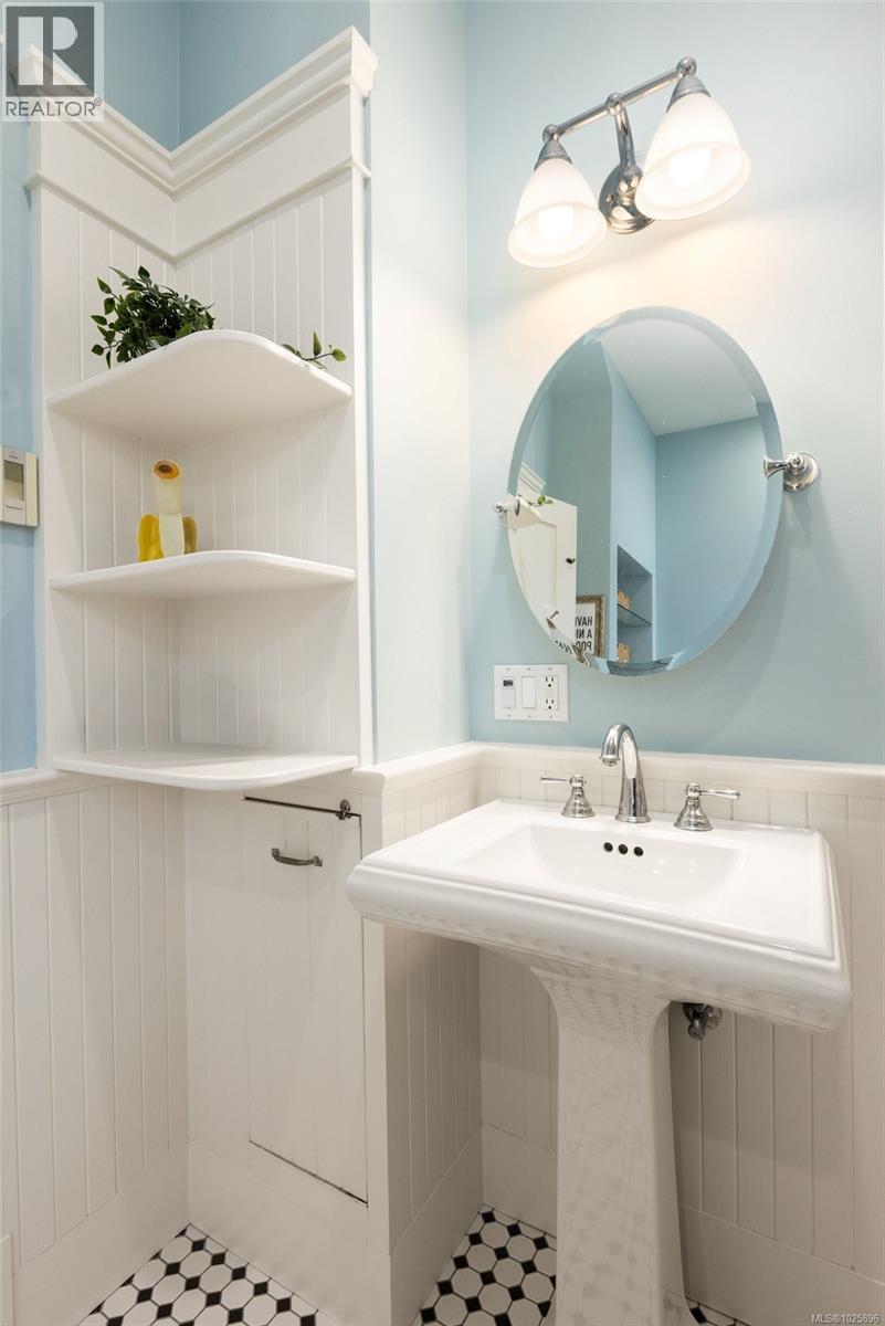  2231 Windsor Road, Oak Bay