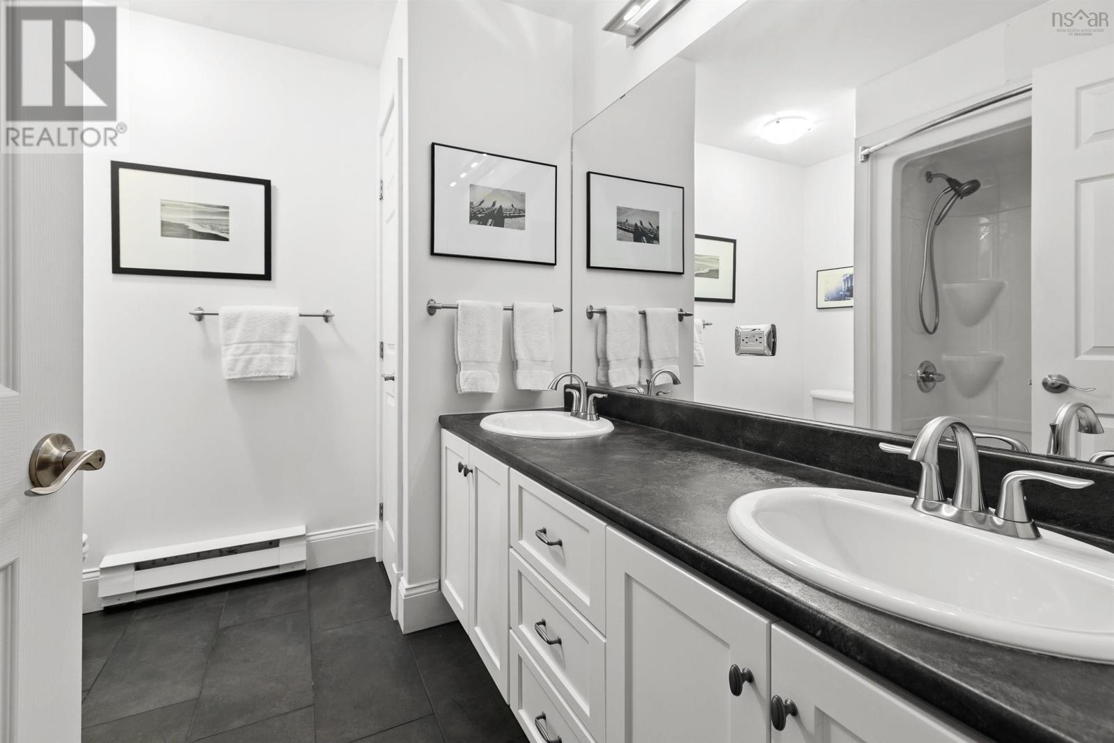 Property 25 of 38 of 303 3051 Isleville Street