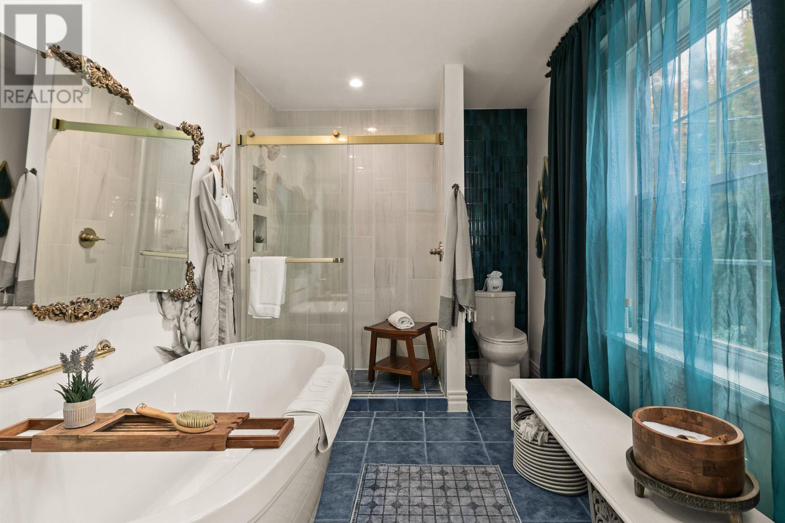 Property 27 of 50 of 390 Gleneagles Drive