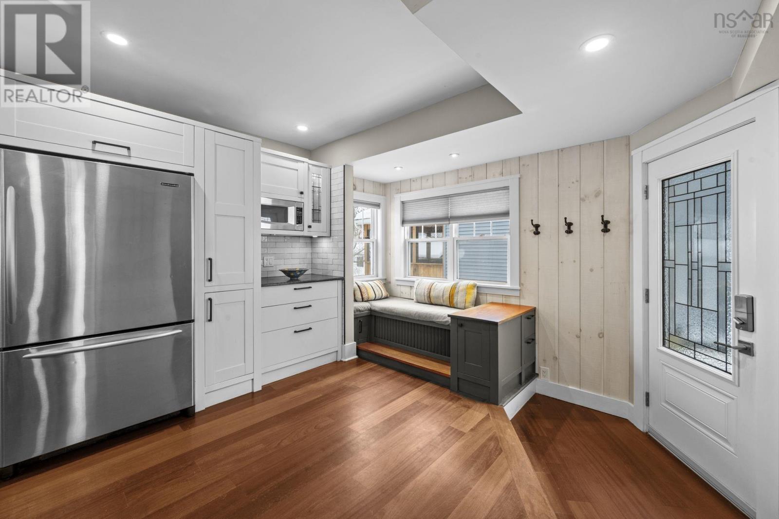 Property 10 of 44 of 3181 Hemlock Street