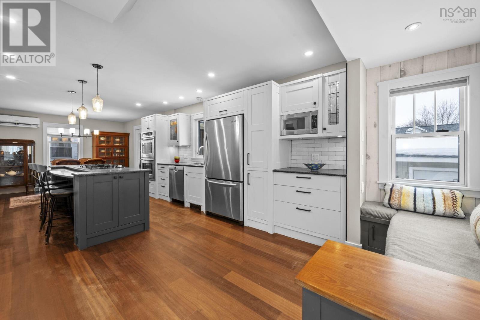 Property 11 of 44 of 3181 Hemlock Street