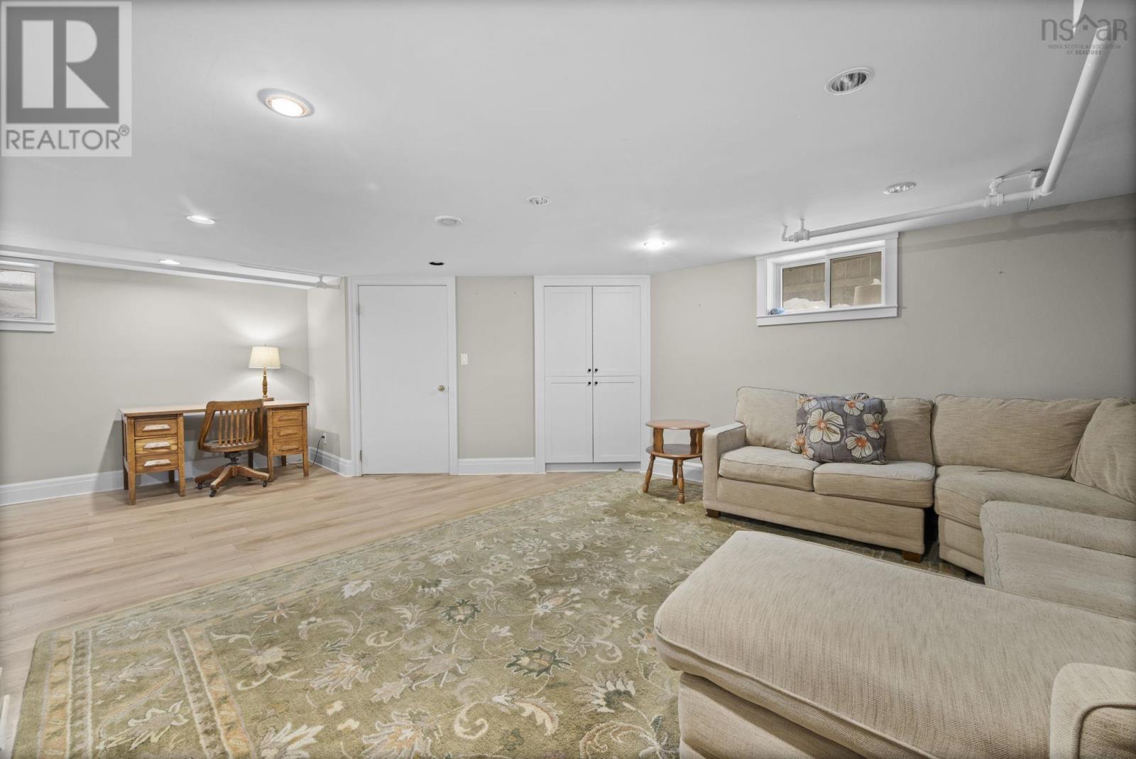 Property 28 of 44 of 3181 Hemlock Street