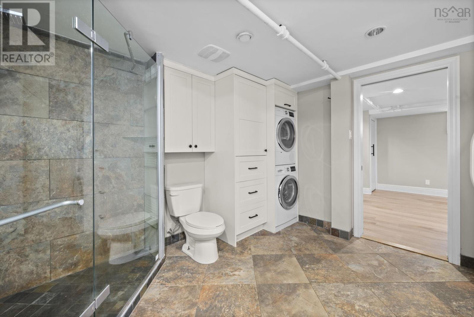 Property 31 of 44 of 3181 Hemlock Street