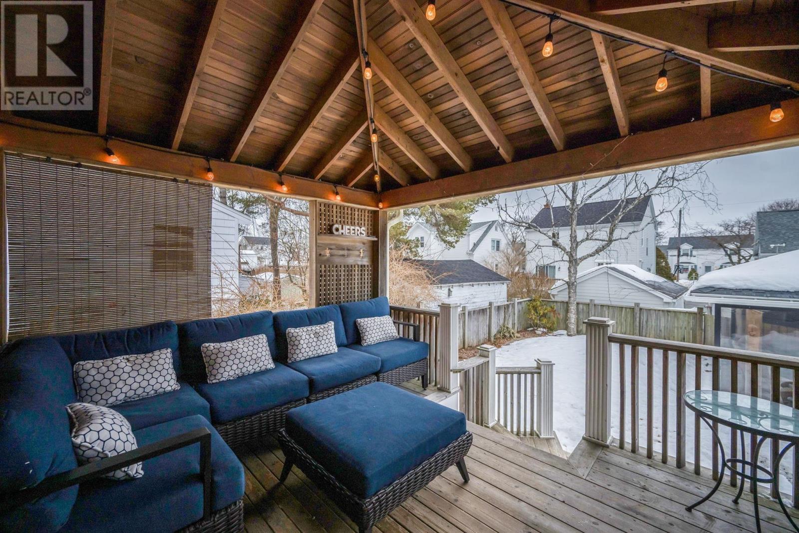 Property 32 of 44 of 3181 Hemlock Street