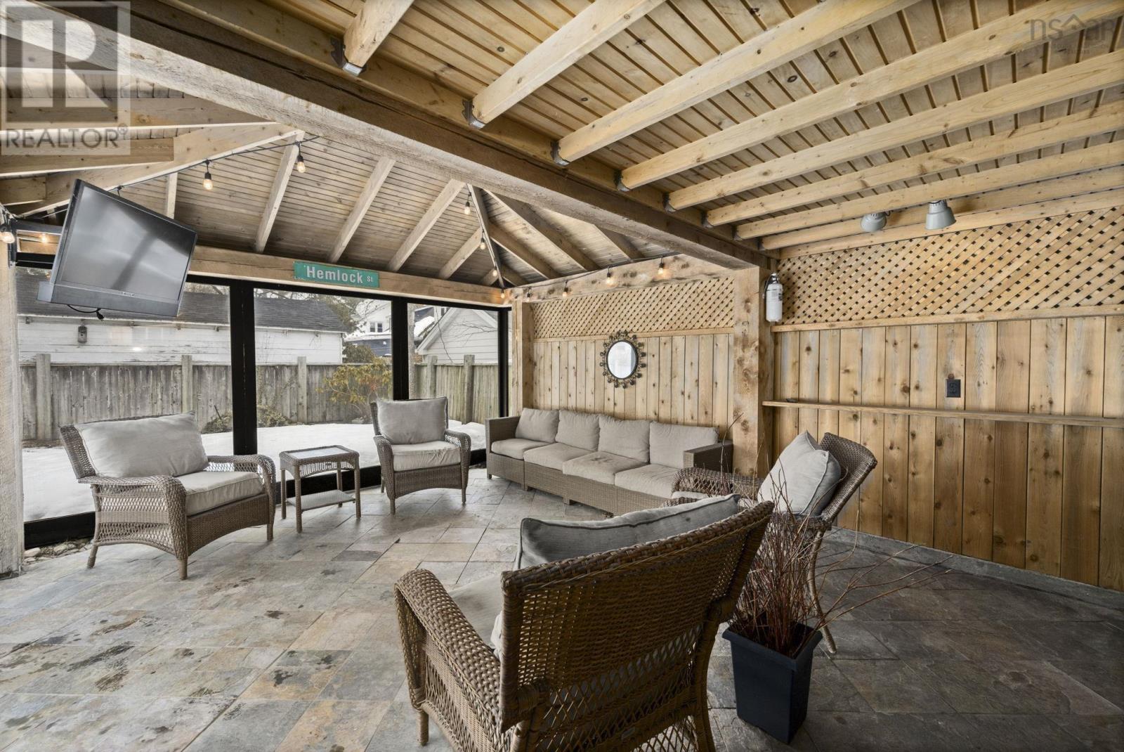 Property 37 of 44 of 3181 Hemlock Street