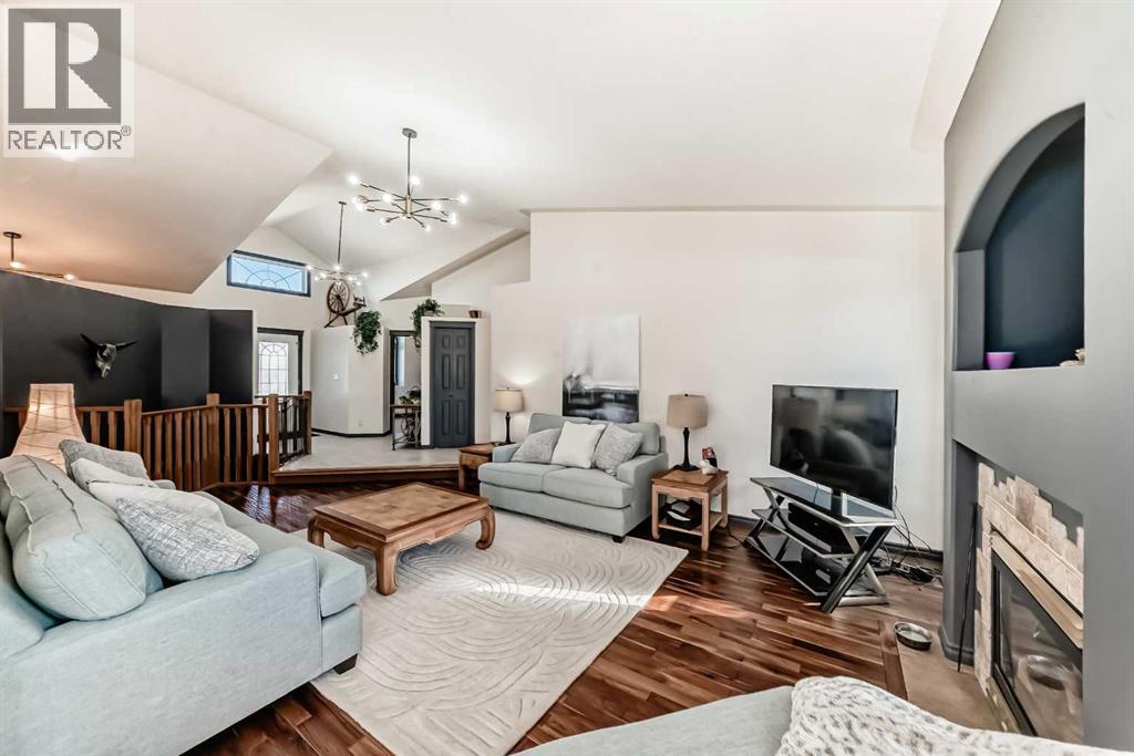 127 Duston Street - Photo 4 of 39, Red Deer, Alberta