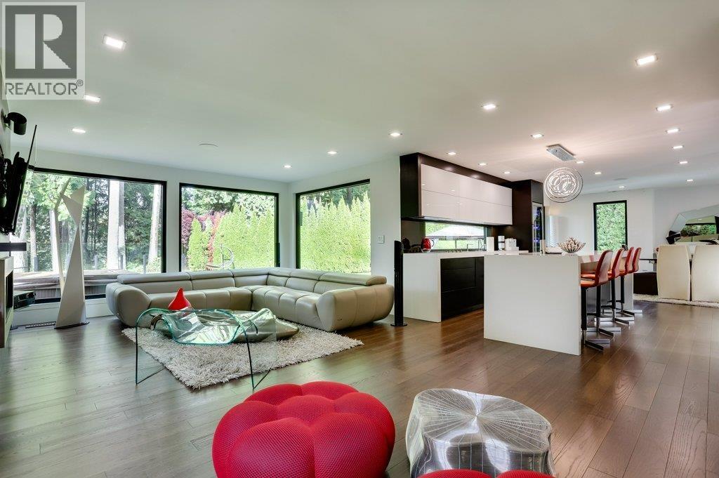 4577 CAPILANO ROAD, North Vancouver