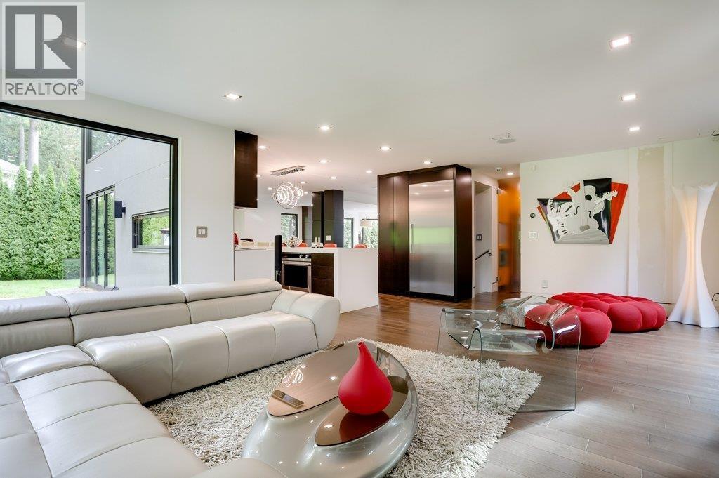 4577 CAPILANO ROAD, North Vancouver