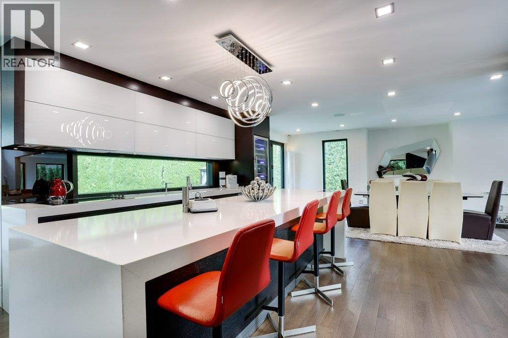 4577 CAPILANO ROAD, North Vancouver