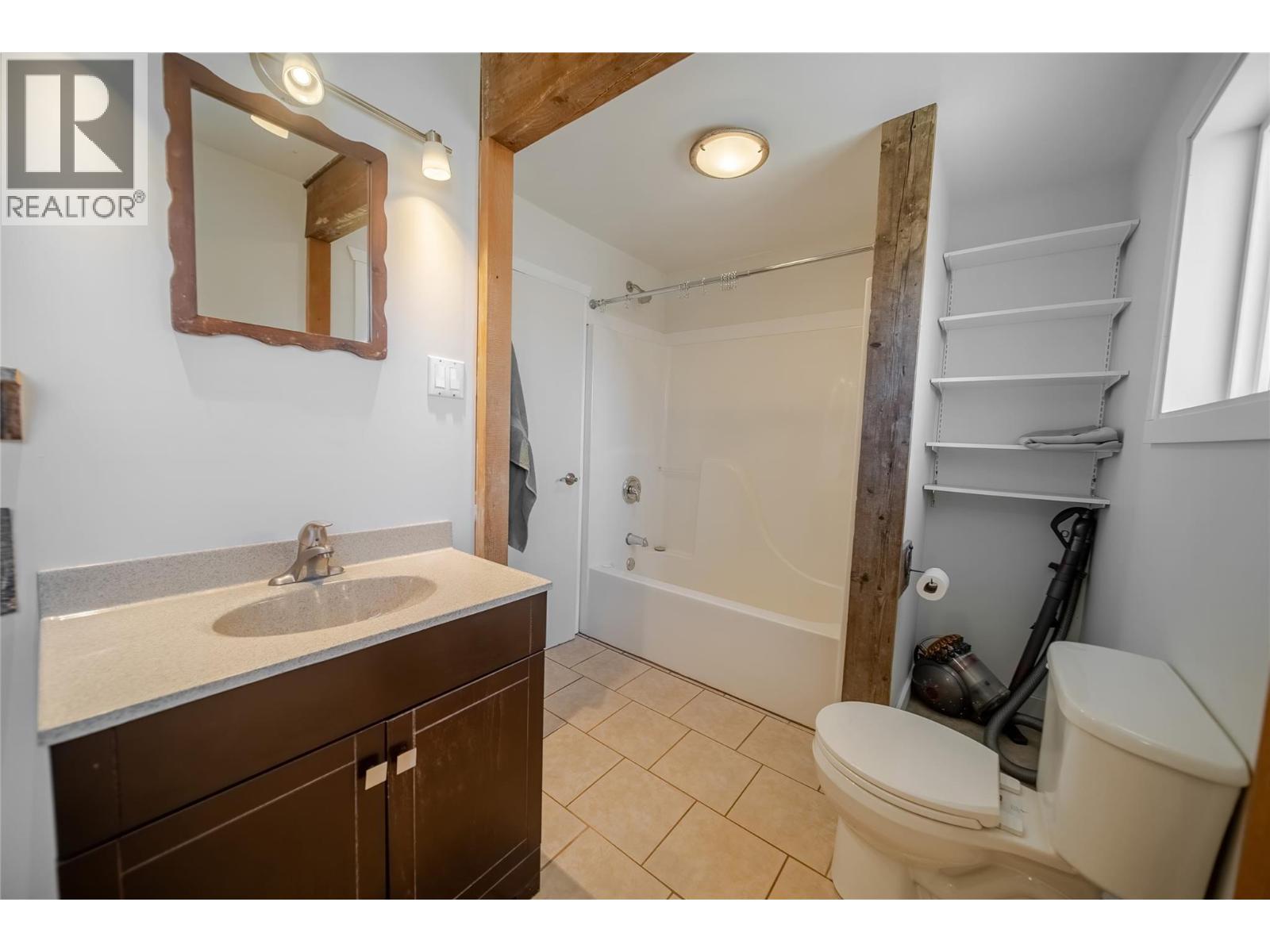 505 Chief David Road, Baynes Lake