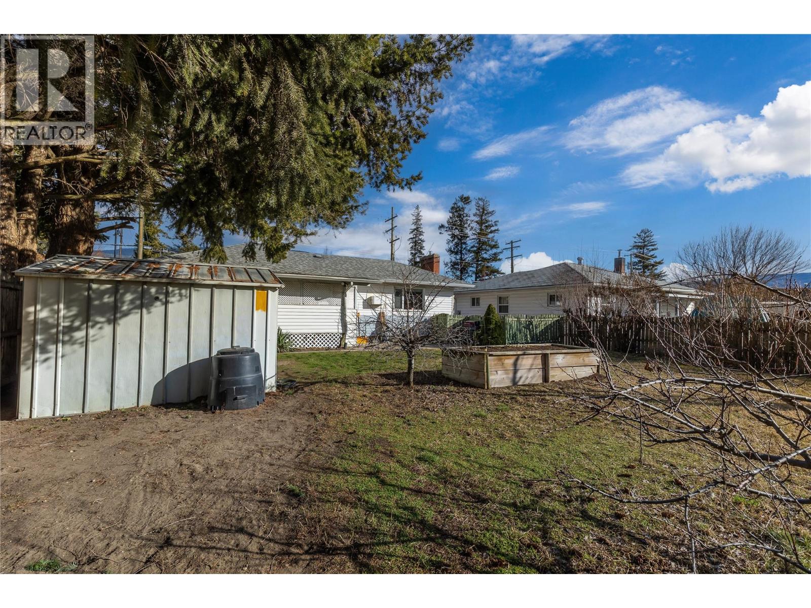 4402 20 Street - 44