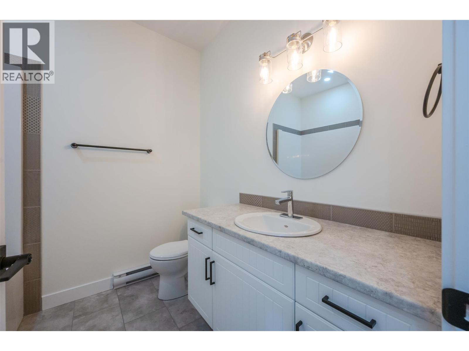 102 11612 Victoria Road South, Summerland