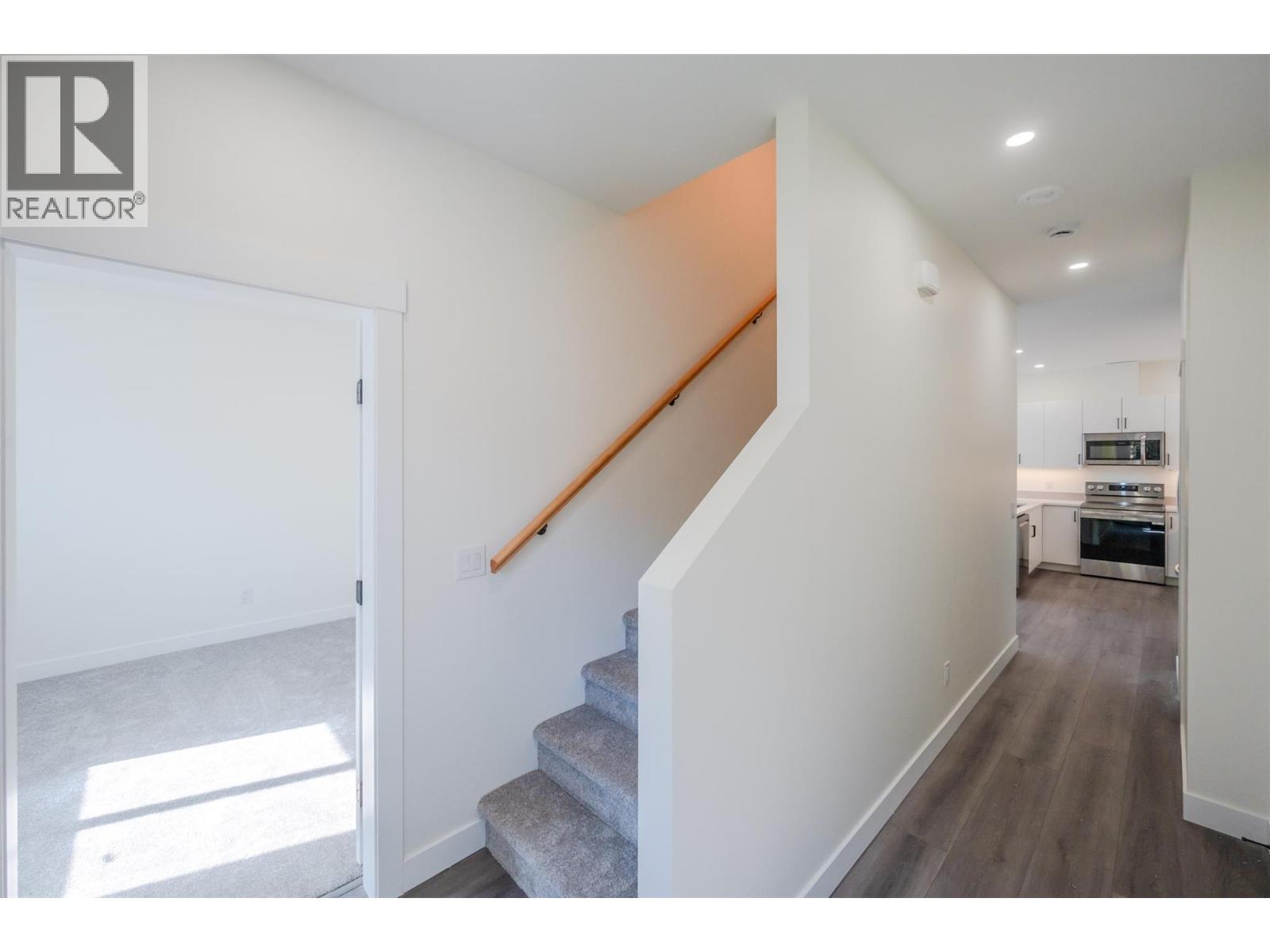 102 11612 Victoria Road South, Summerland