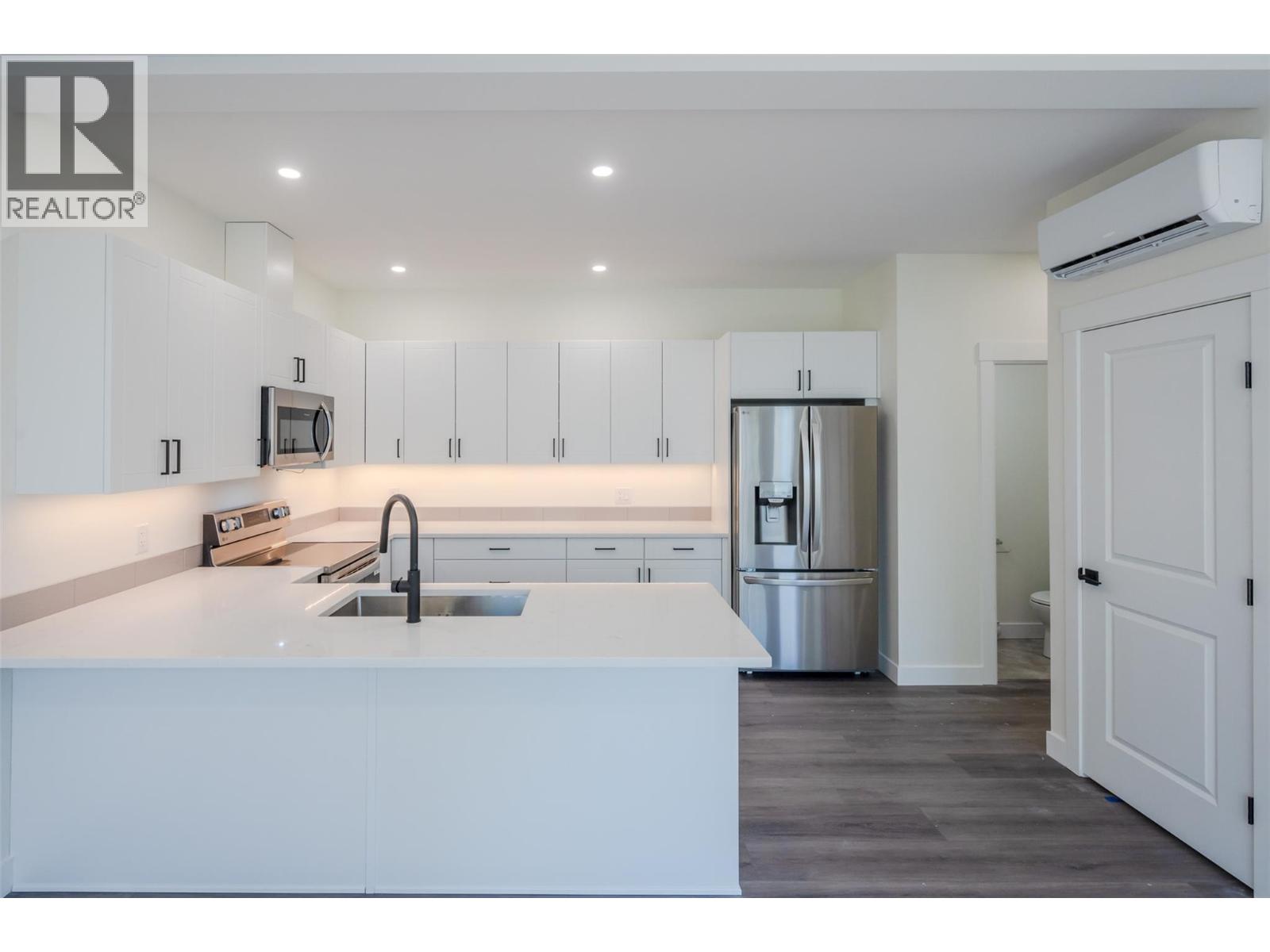 102 11612 Victoria Road South, Summerland