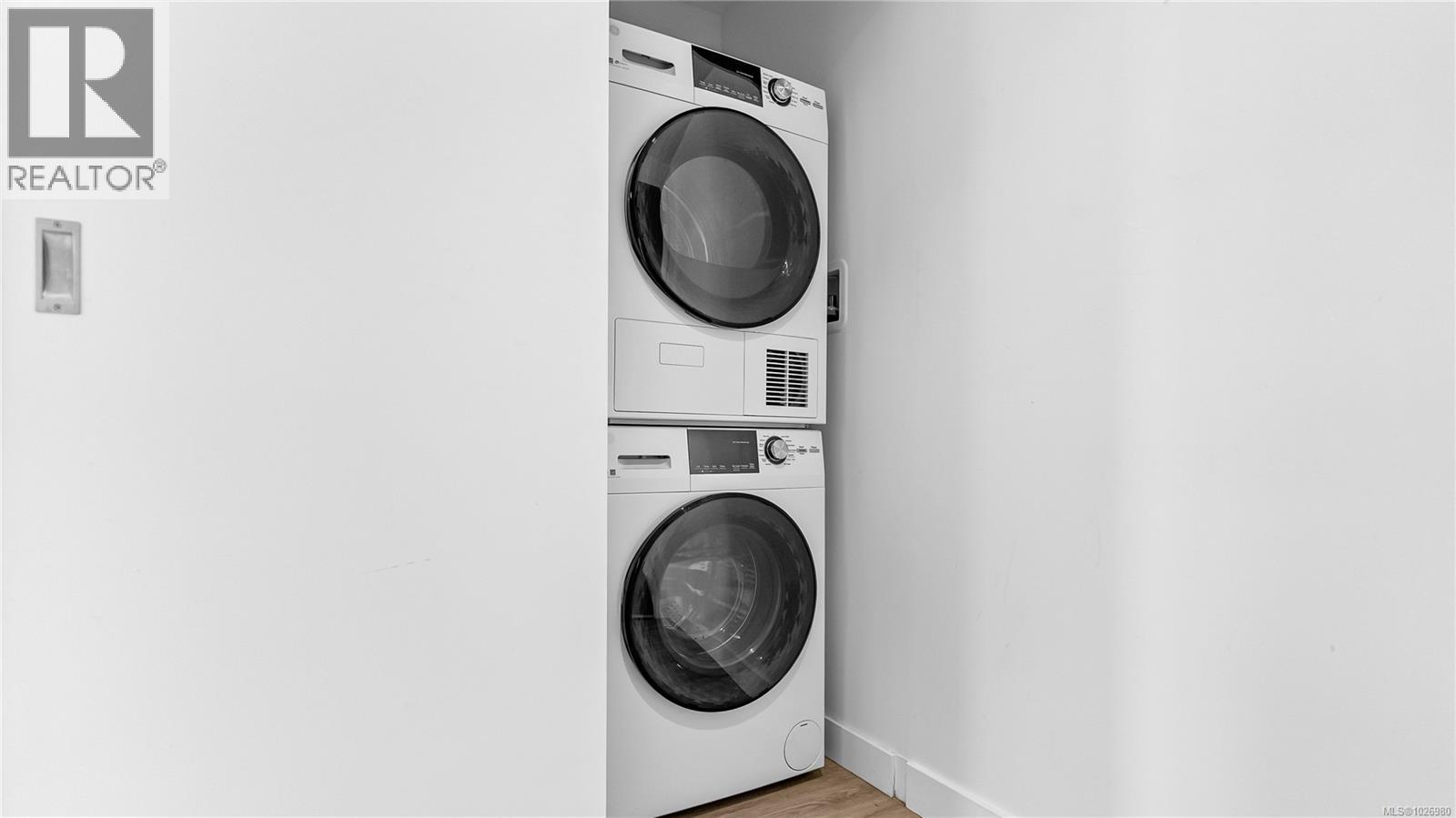 #302 845 JOHNSON ST - 18