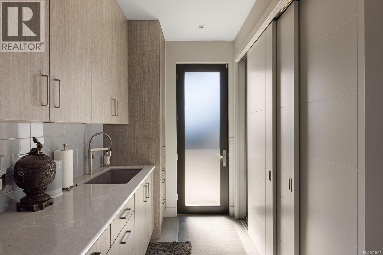  231 Hidden Point, Oak Bay