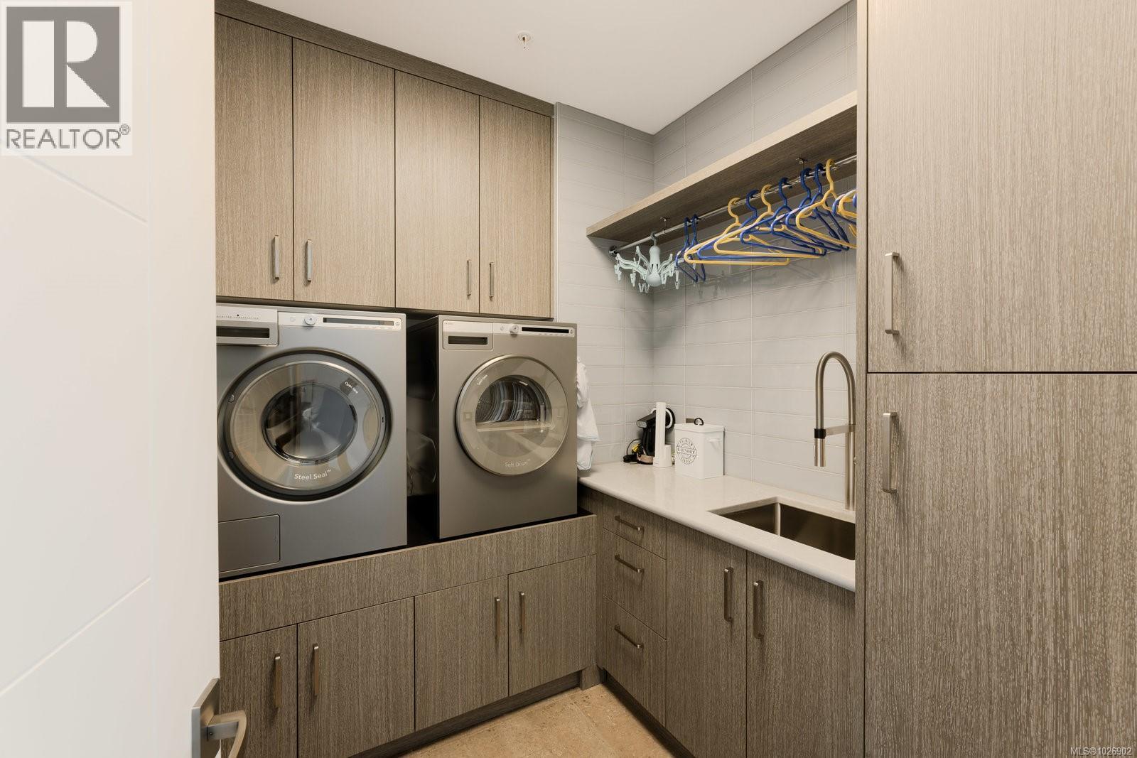  231 Hidden Point, Oak Bay