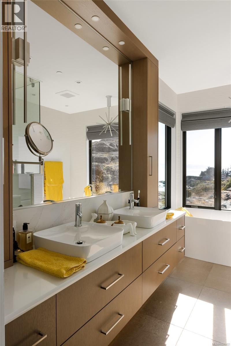  231 Hidden Point, Oak Bay