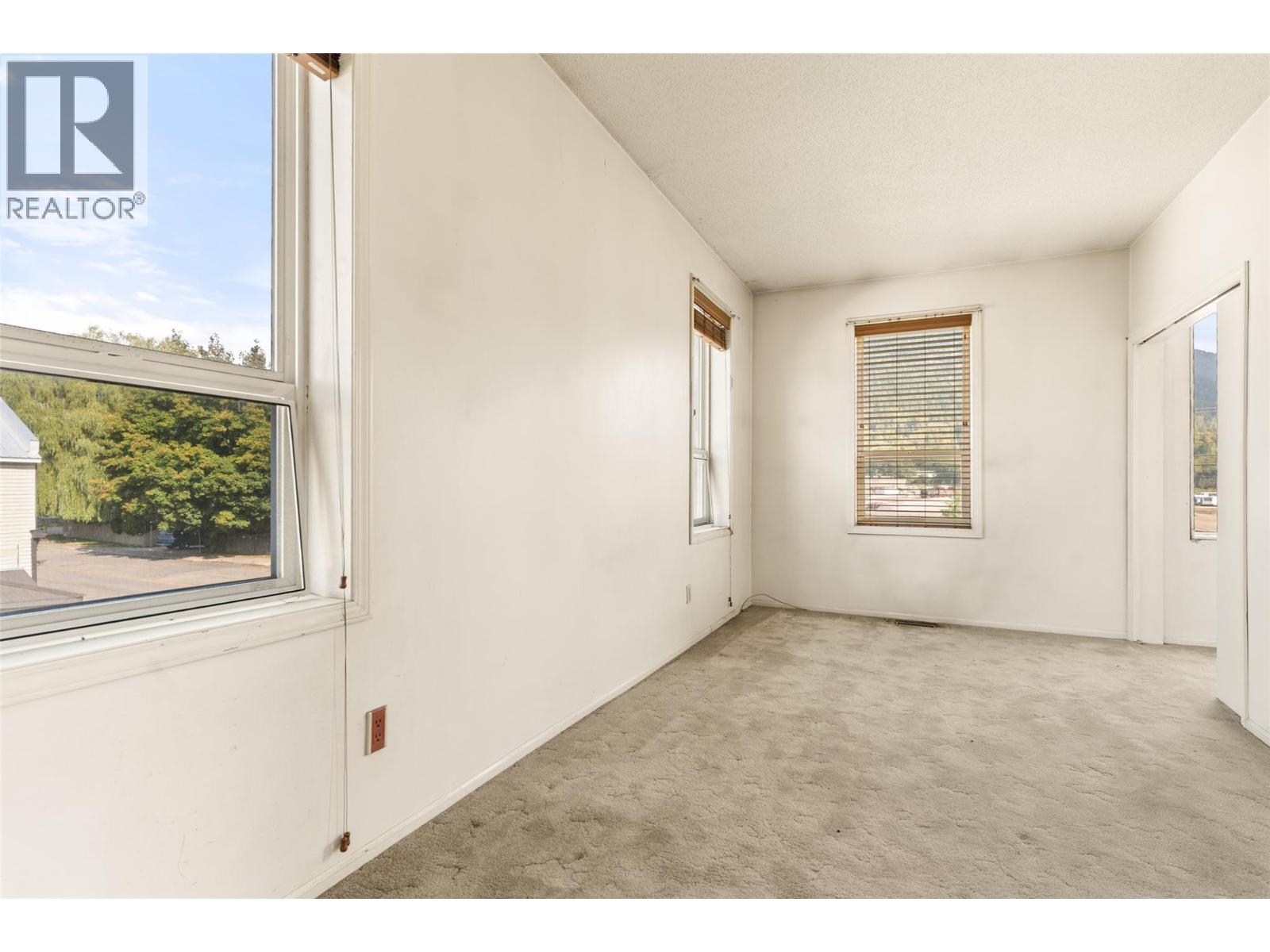  519 Fourth Street East, Revelstoke