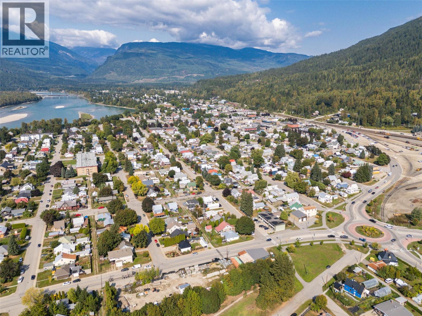  519 Fourth Street East, Revelstoke