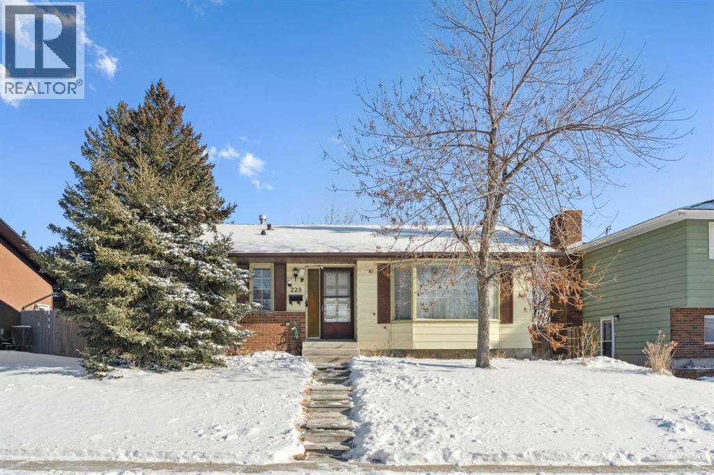 228 Silvercreek Way NW, Calgary, Alberta