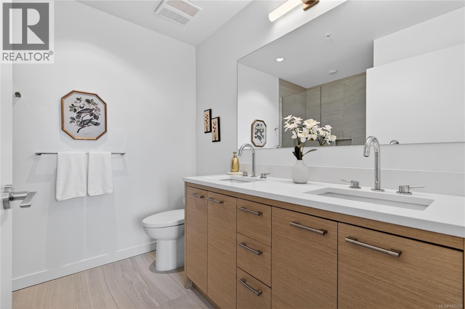 602 4011 Rainbow Hill Lane, Saanich