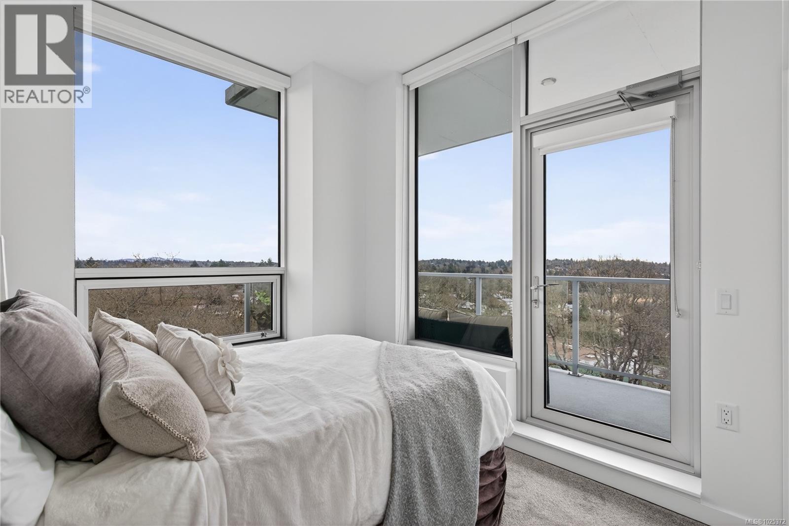 602 4011 Rainbow Hill Lane, Saanich