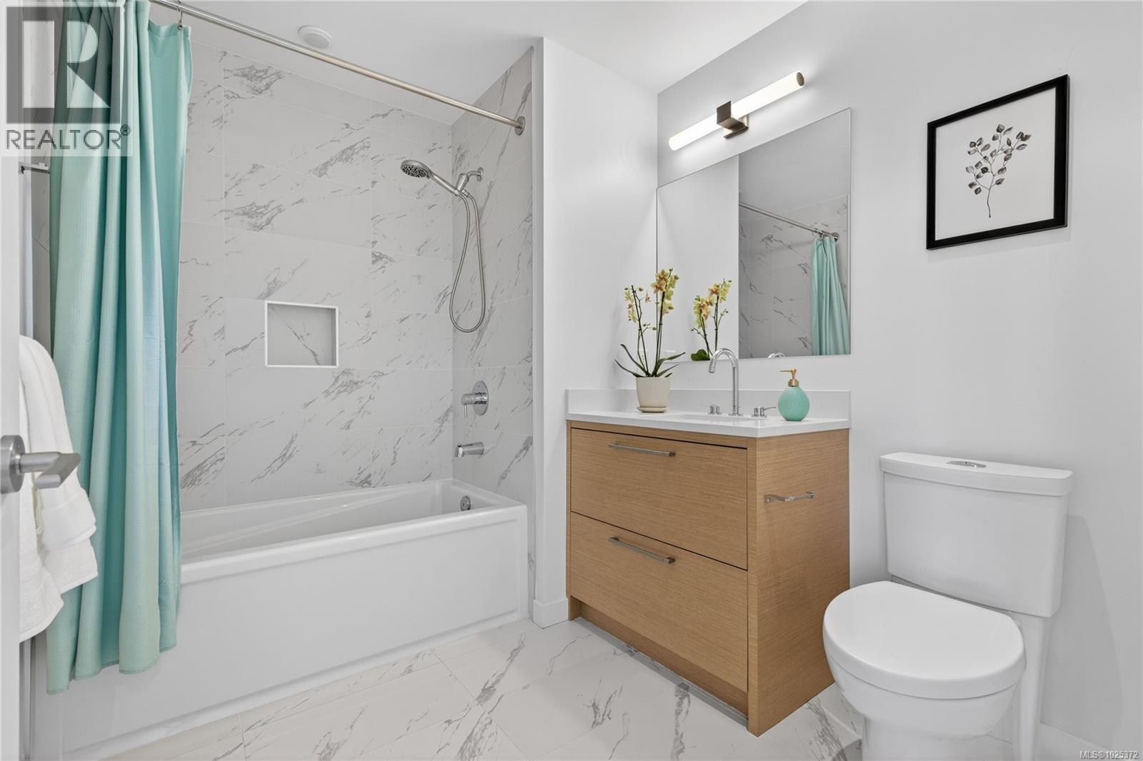 602 4011 Rainbow Hill Lane, Saanich