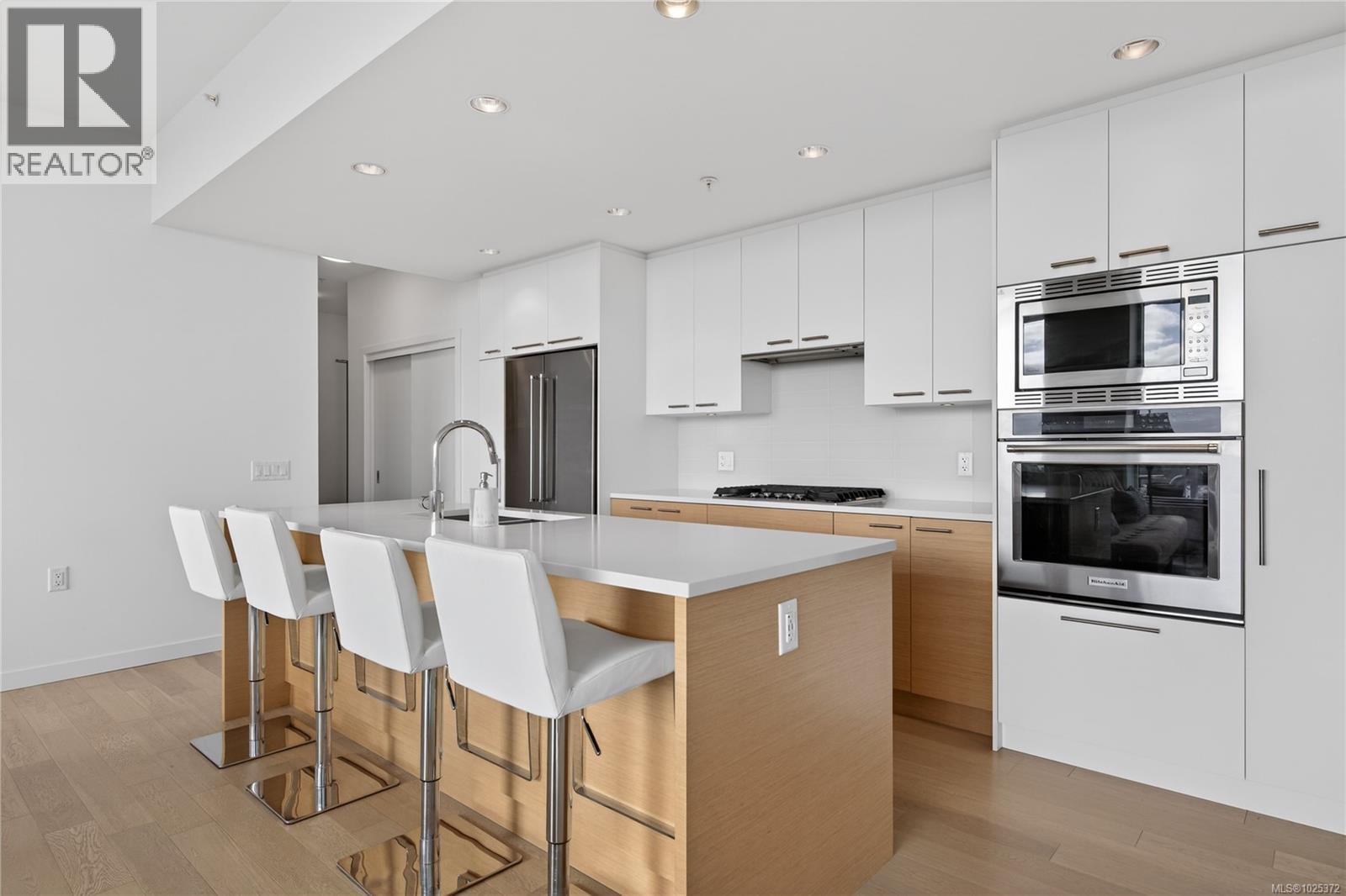 602 4011 Rainbow Hill Lane, Saanich