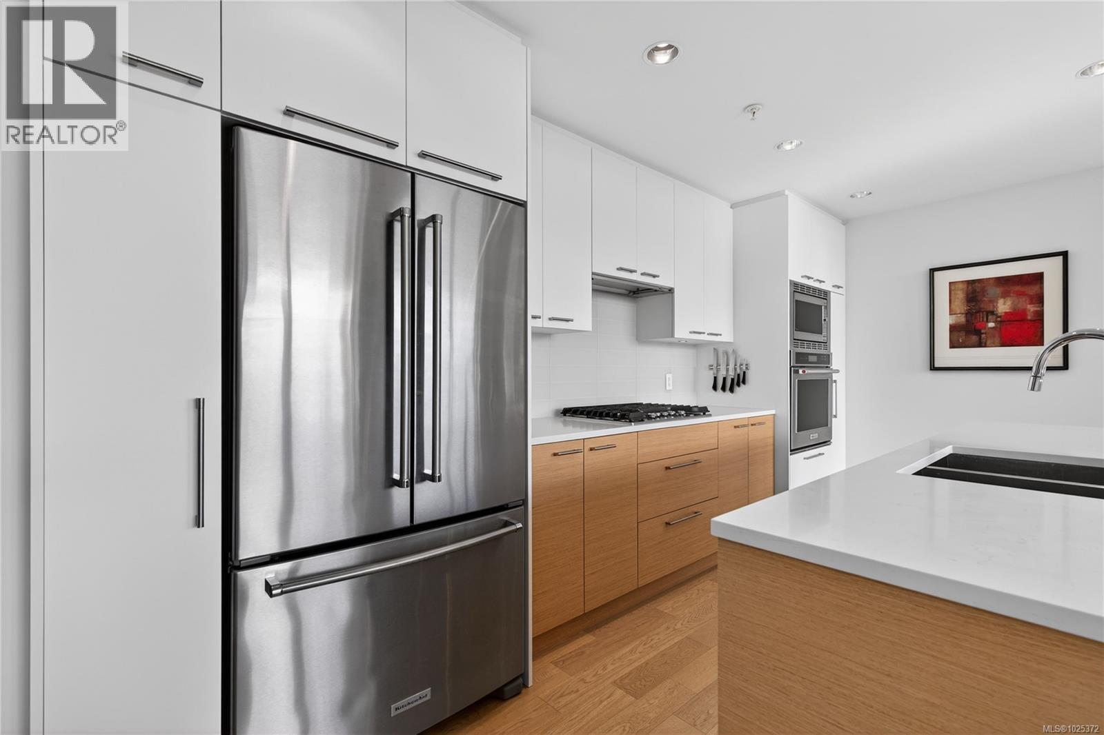 602 4011 Rainbow Hill Lane, Saanich