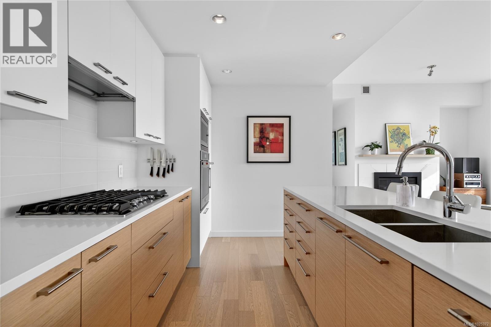 602 4011 Rainbow Hill Lane, Saanich