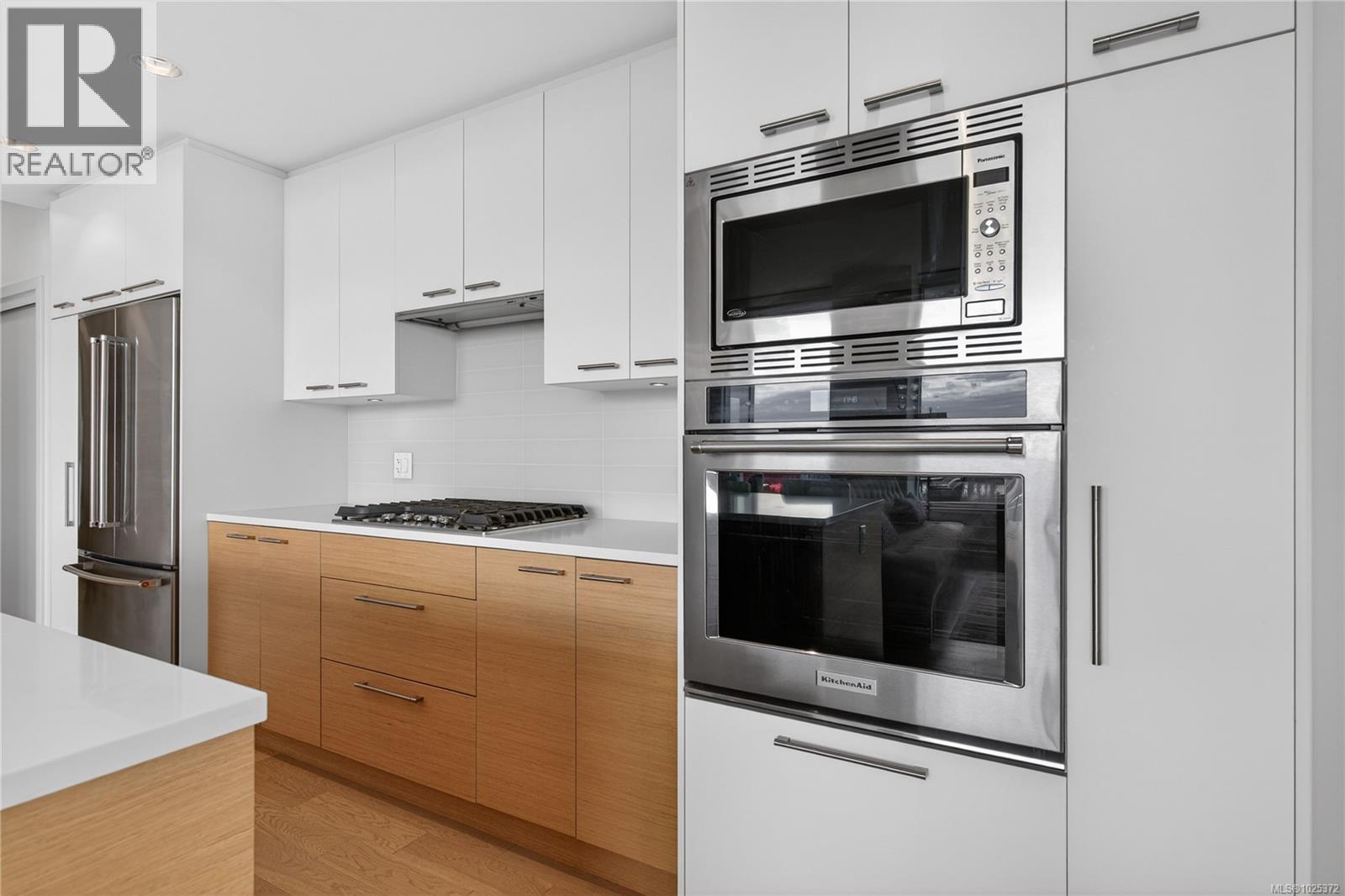 602 4011 Rainbow Hill Lane, Saanich