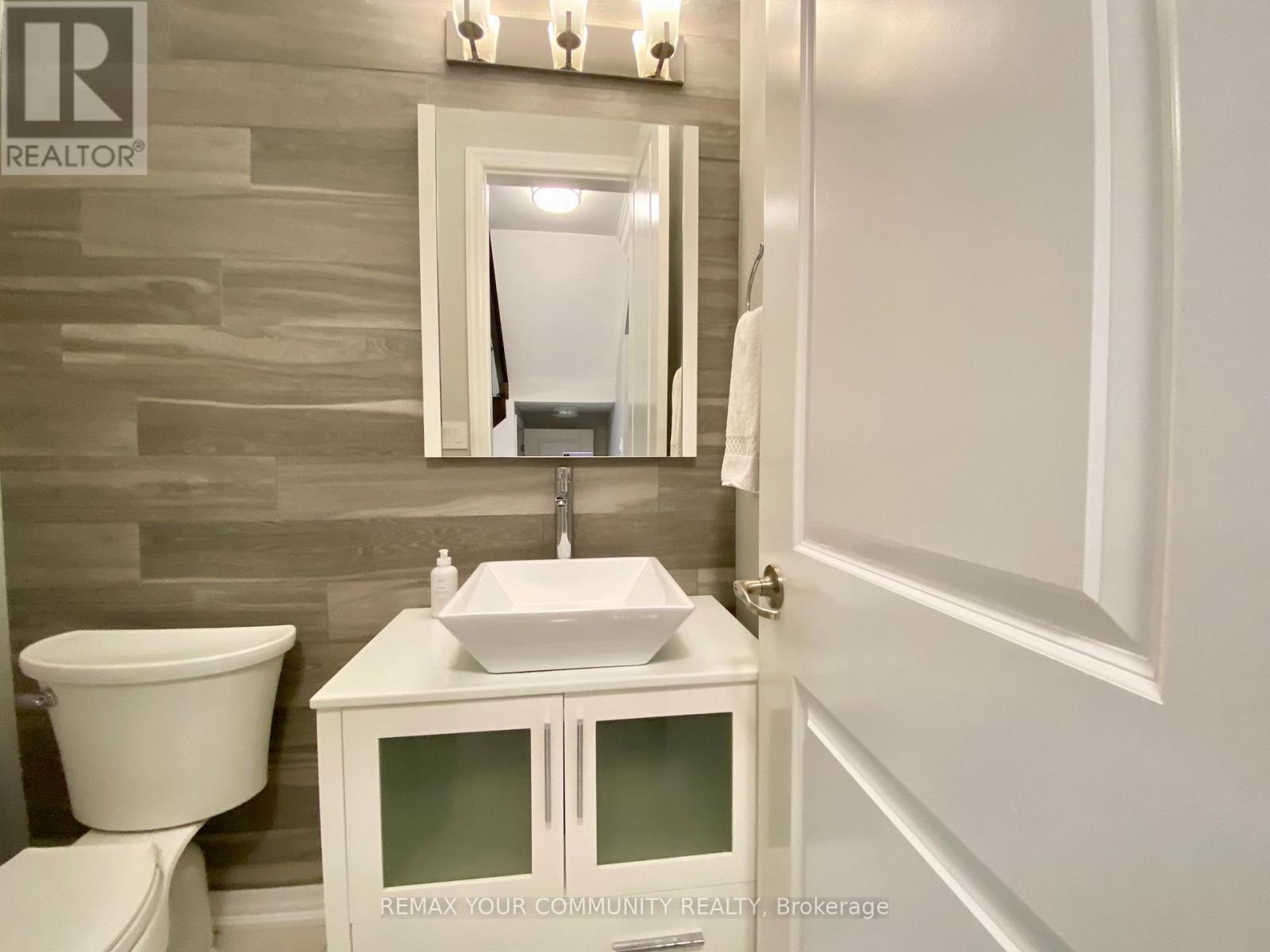 101 MASTERMAN CRESCENT - Photo 4 of 32, Oakville (GO Glenorchy), Ontario