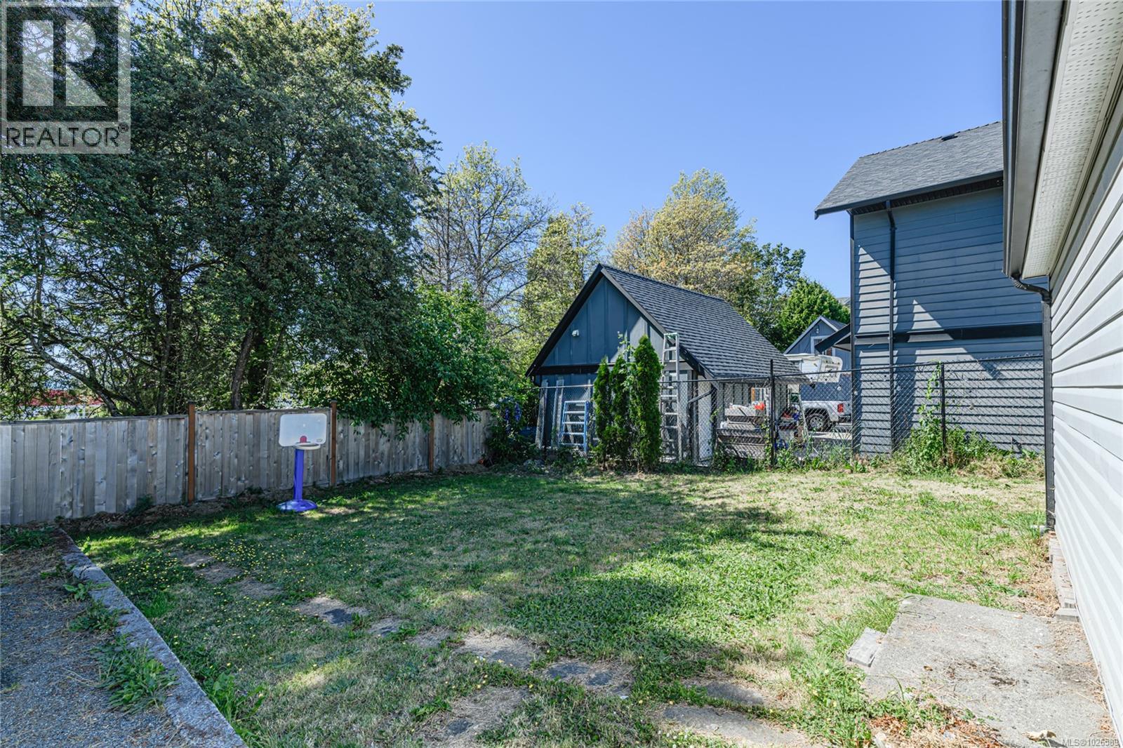  3170 Alder Street, Victoria