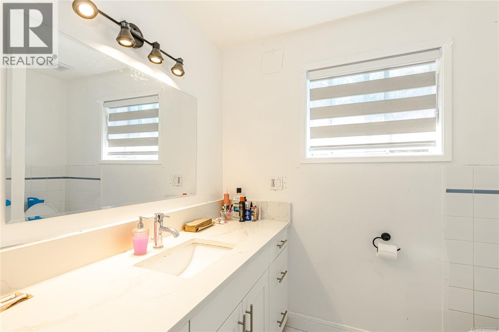  3170 Alder Street, Victoria