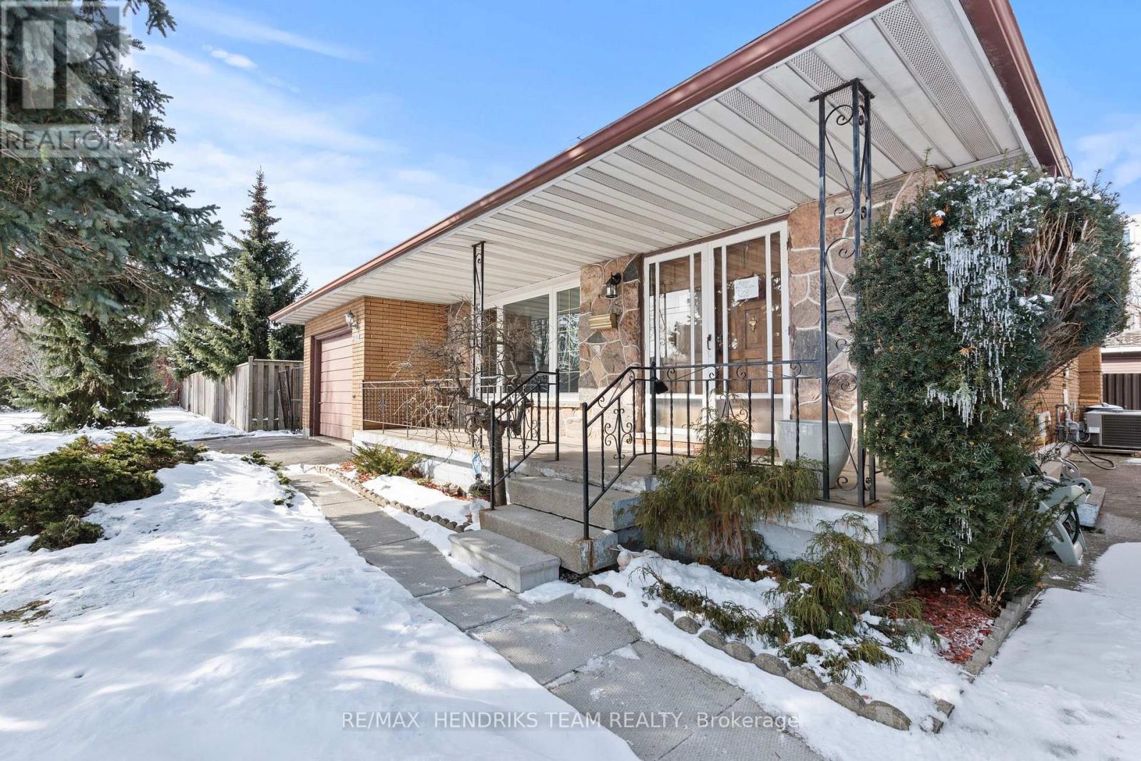 94 VICTOR BOULEVARD - Photo 2 of 41, Hamilton (Greeningdon), Ontario