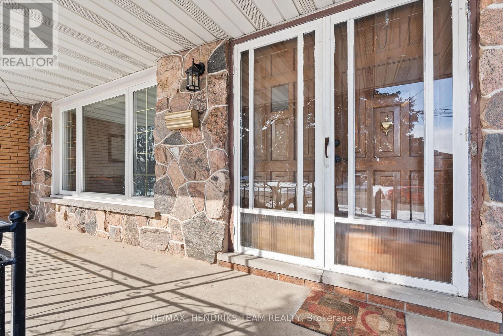 94 VICTOR BOULEVARD - Photo 3 of 41, Hamilton (Greeningdon), Ontario