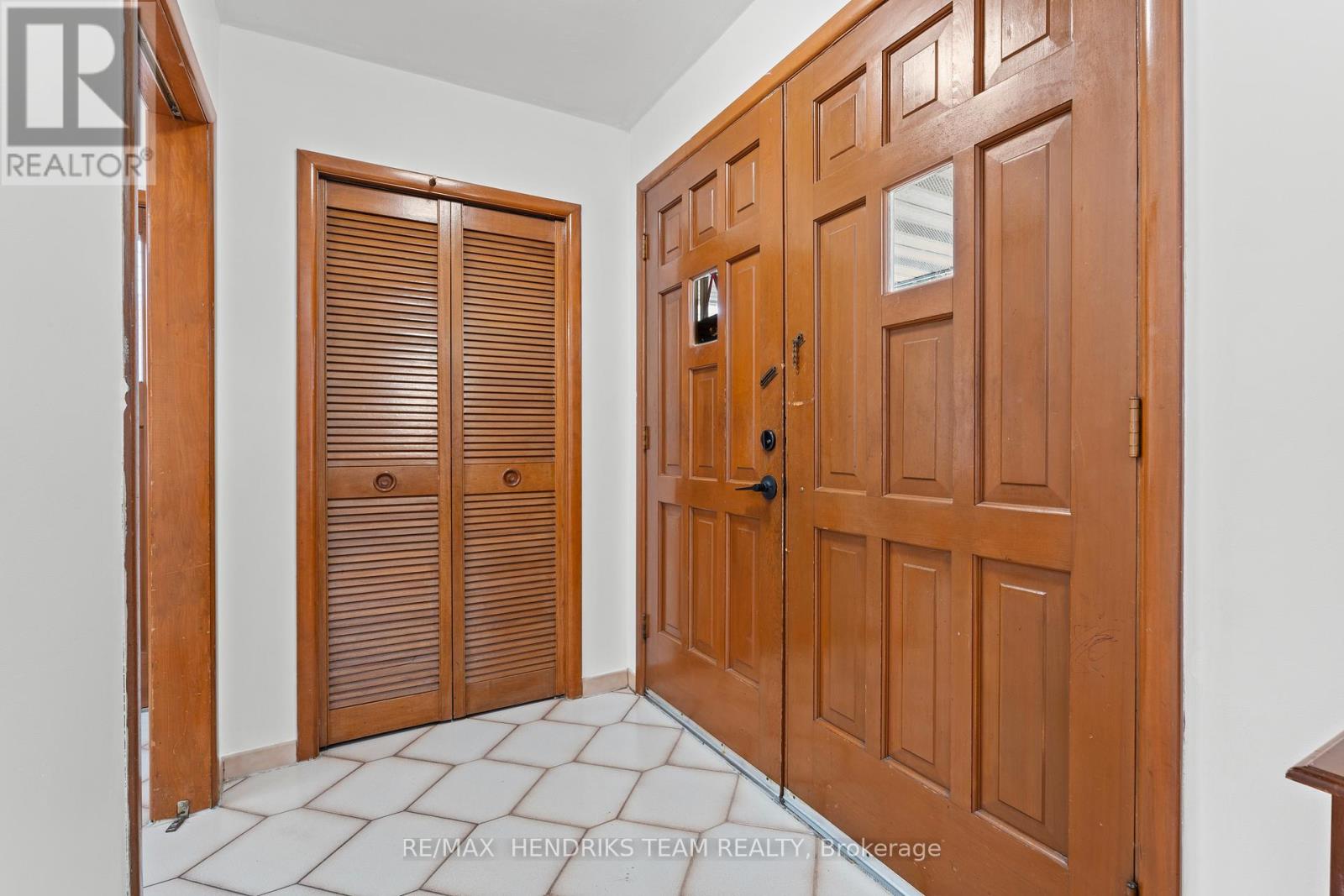 94 VICTOR BOULEVARD - Photo 4 of 41, Hamilton (Greeningdon), Ontario