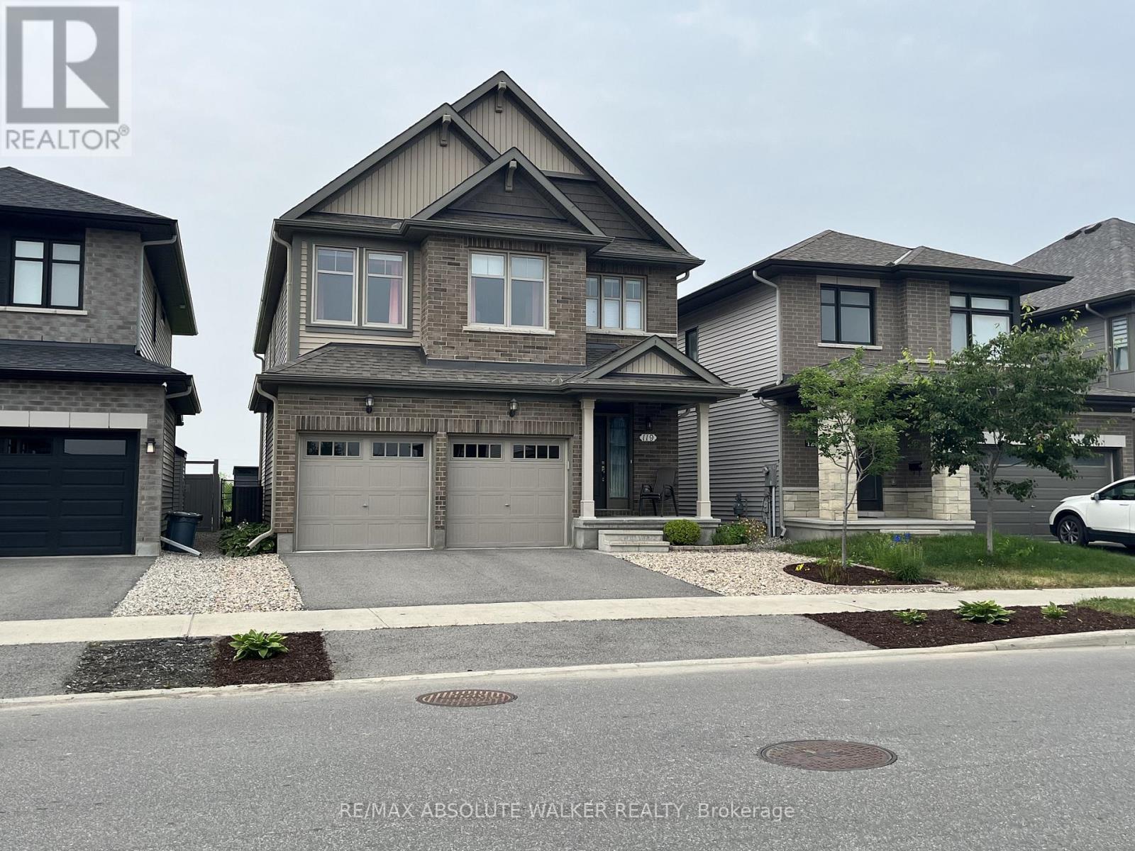 119 CAMBIE ROAD — photo 32